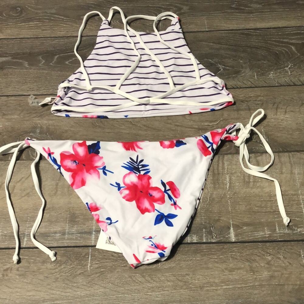 Cupshe Reversible Floral & Stripe 2 pc Bikini NWT - Picture 2 of 6